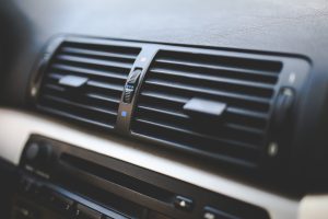 Jak dbać o układ klimatyzacji w samochodzie?
