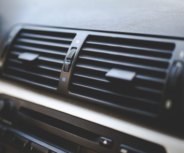 Jak dbać o układ klimatyzacji w samochodzie?